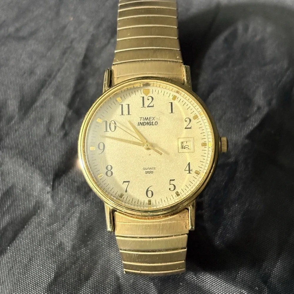 Vintage 1990s Timex Indiglo Quartz Men's Watch With Date Stretch Band Running